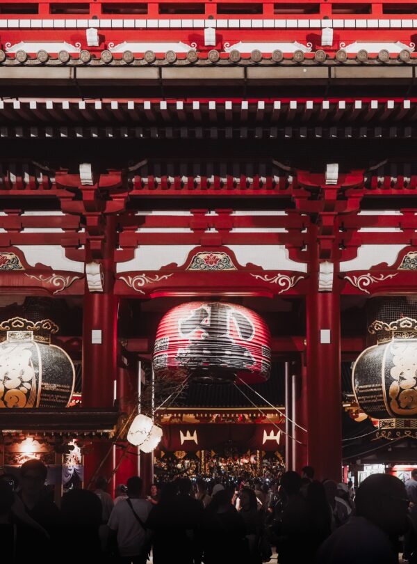 Night view of Senso-ji Temple in Tokyo, showcasing large lanterns and traditional architecture.