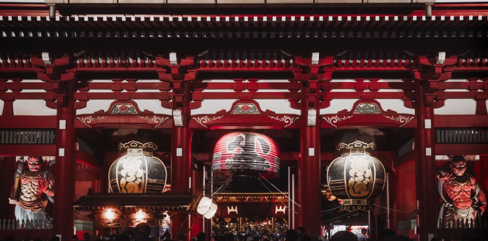 Night view of Senso-ji Temple in Tokyo, showcasing large lanterns and traditional architecture.